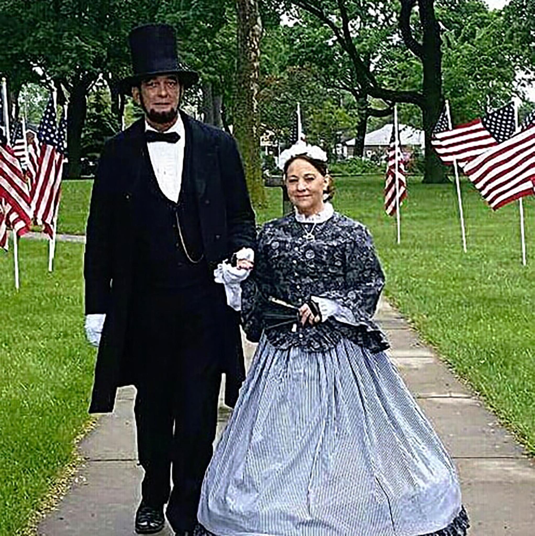 Photo of Abe Lincoln and Mary Todd Reenactors
