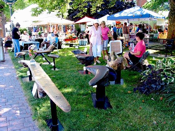 Moore Park filled with artists and farmers each Saturday
